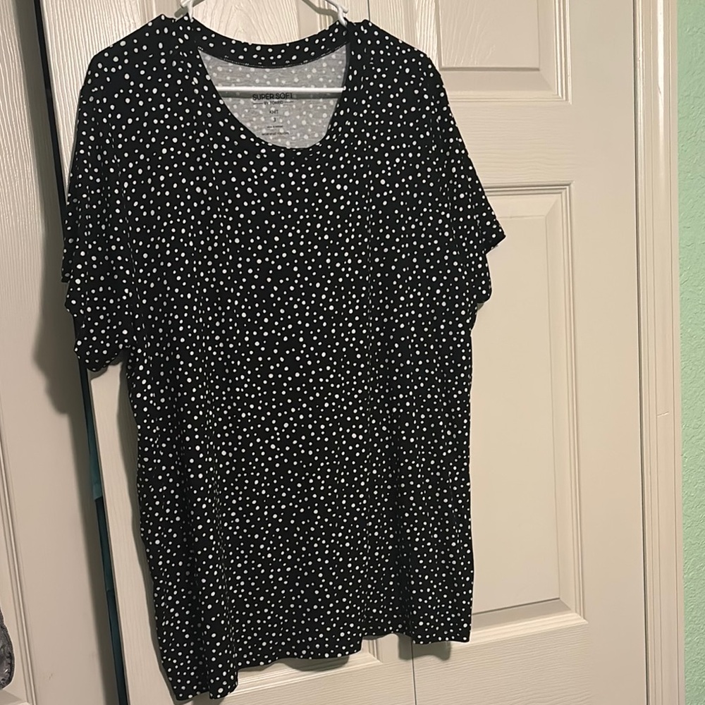 Torrid Black and White Polka Dot Short Sleeve Tee